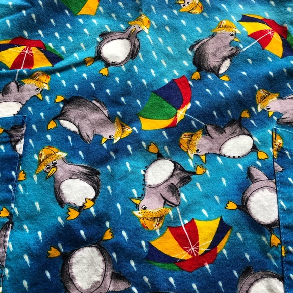 Cotton Club penguin small scrub top - Picture 2 of 4